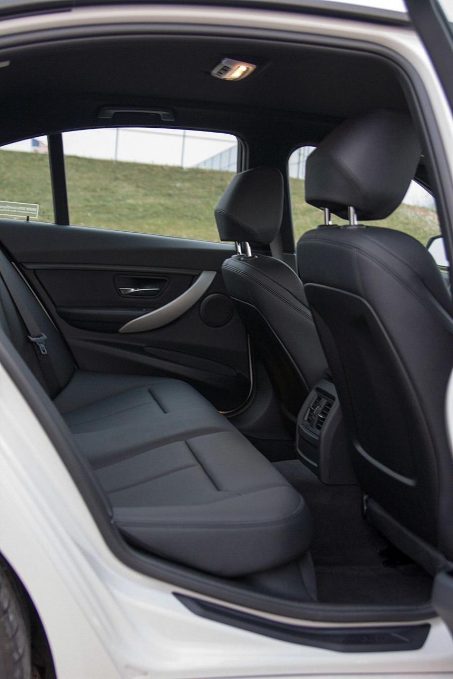  BMW 320i 2014 года  (фото 9 из 17)